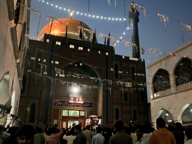 when a guitar and sarangi took over qalandar s shrine