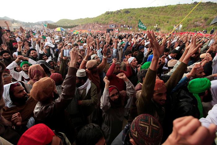 thousands defy rally ban to celebrate mumtaz qadri