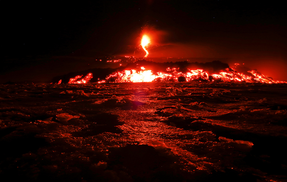 italy 039 s mount etna europe 039 s tallest and most active volcano spews lava as it erupts on the southern island of sicily italy photo reuters