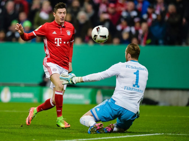 lewandowski inspires bayern in 3 0 win over 10 man schalke photo afp lewandowski inspires bayern in 3 0 win over 10 man schalke photo afp