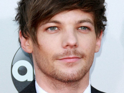 one direction s tomlinson arrested in airport tussle