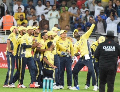 all peshawar players will shave their heads if we win psl final says sammy