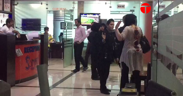 the woman slaps a female mall security official screen grab obtained from an express tribune video