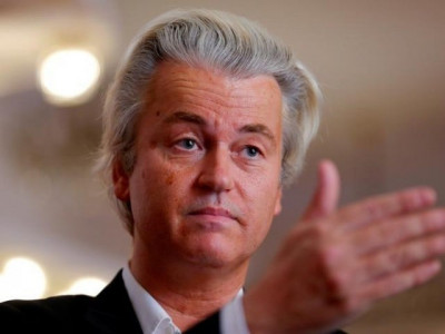 dutch back muslims as far right mp vows to close mosques