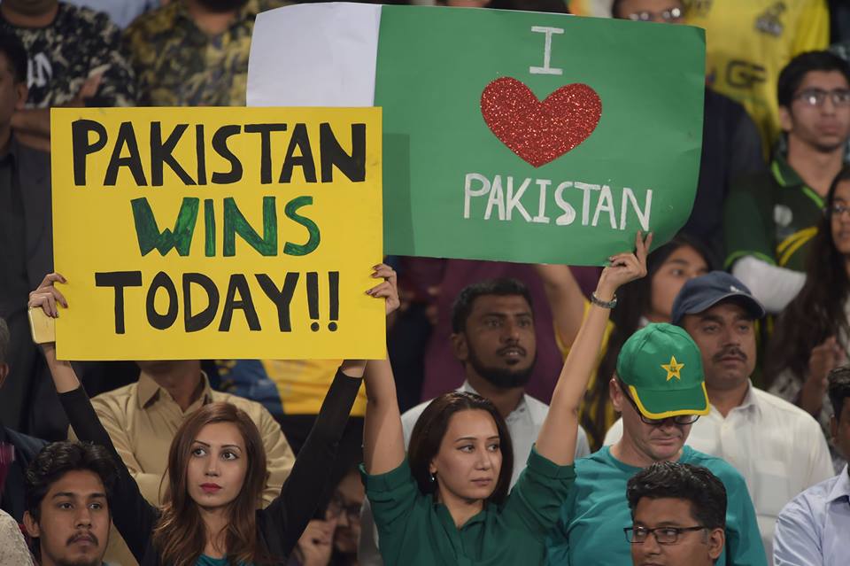 fans hold up placards at the final match of pakistan super league between quetta gladiators and peshawar zalmi photo afp