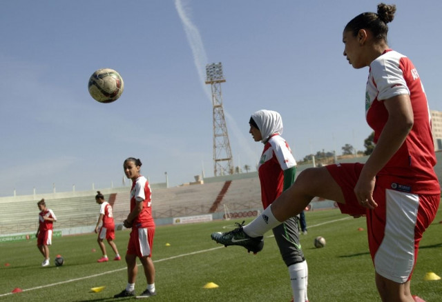 afak relizane 039 s players attend a training session in the algerian city of relizane photo afp afak relizane 039 s players attend a training session in the algerian city of relizane photo afp