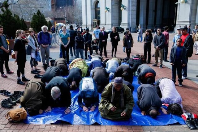 people take part in a prayer at one saint andrews plaza in lower manhattan new york us february 24 2017 photo reuters