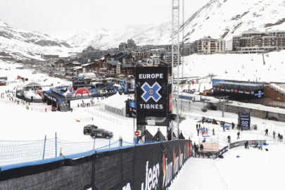 avalanche hits french ski slope engulfing many skiers police avalanche hits french ski slope engulfing many skiers police