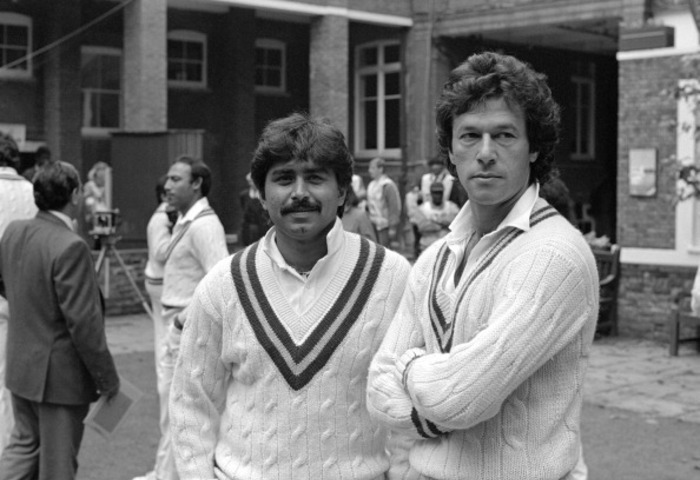 javed miandad and imran khan await a team photograph the day before the 2nd test england v pakistan lord 039 s jun 1987 photo afp