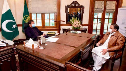pm imran meets cm buzdar in lahore pm imran meets cm buzdar in lahore