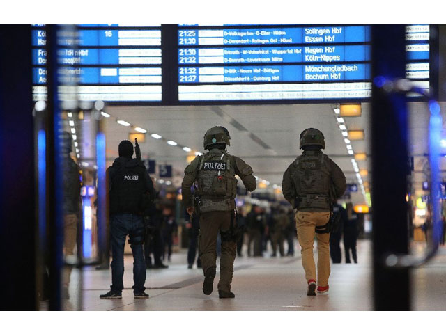 special police commandos arrive at the main train station in duesseldorf western germany after at least seven people where injured by a man with an axe photo afp