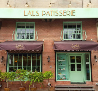 famous karachi bakery left in the lurch after fire brigade fails to respond to calls famous karachi bakery left in the lurch after fire brigade fails to respond to calls