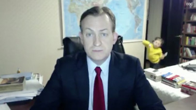 hilarious video of children crashing father s bbc interview goes viral