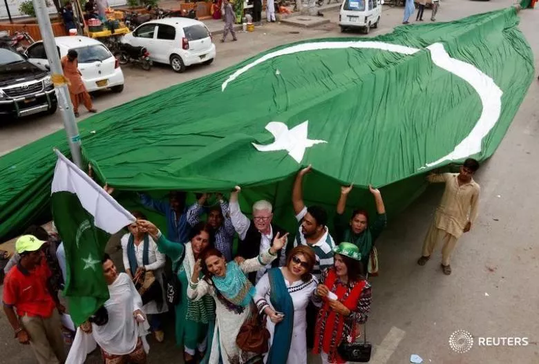 supporters of civil rights group for transgender people the gender interactive alliance gia dance and chant slogans as they pose with a national flag ahead of the independence day in karachi pakistan august 13 2016 reuters akhtar soomro supporters of civil rights group for transgender people the gender interactive alliance gia dance and chant slogans as they pose with a national flag ahead of the independence day in karachi pakistan august 13 2016 reuters akhtar soomro