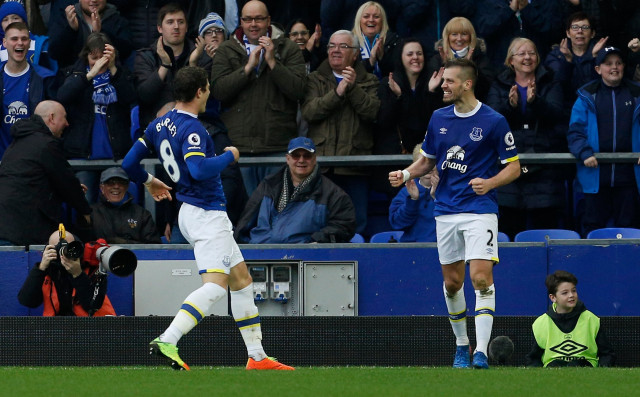 everton 039 s morgan schneiderlin r celebrates scoring goal with ross barkley l on march 11 2017 photo reuters