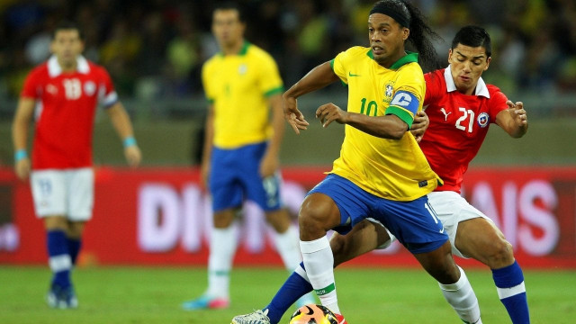 following in footsteps ronaldinho will become only the second international sports icon to visit pakistan after late boxing legend mohammad ali s twin visits in 1988 and 1989 photo rueters following in footsteps ronaldinho will become only the second international sports icon to visit pakistan after late boxing legend mohammad ali s twin visits in 1988 and 1989 photo rueters