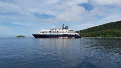 uk cruise ship damages pristine indonesian coral reef uk cruise ship damages pristine indonesian coral reef