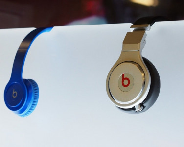 wireless headphones explode on flight to australia wireless headphones explode on flight to australia