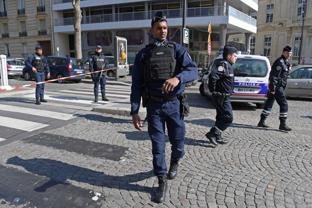 police outside the international monetary fund imf offices where an envelope exploded in paris france march 16 2017 photo afp