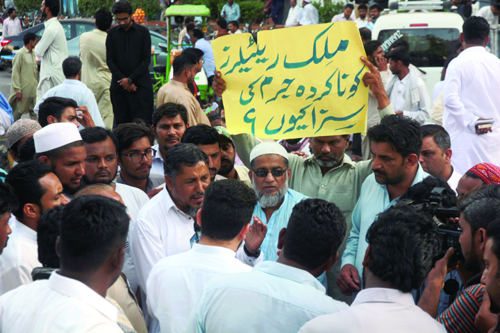 drastic increase milk retailer s gathered on friday outside the karachi press club to voice their grievances photo athar khan express