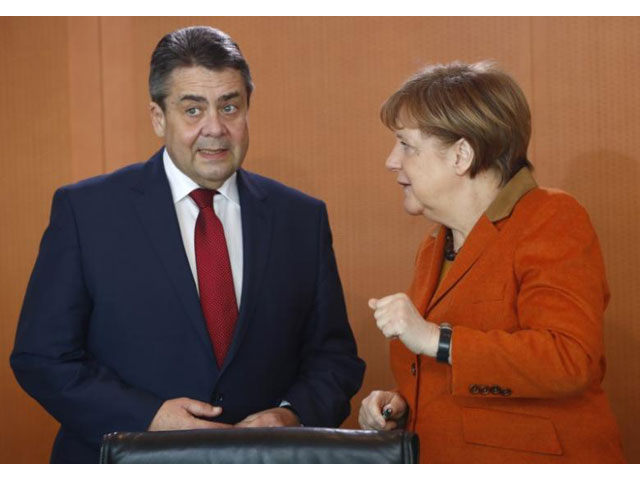 german chancellor angela merkel and foreign minister sigmar gabriel before cabinet meeting at the chancellery in berlin germany march 15 2017 photo reuters