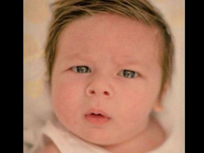 this latest picture of kareena holding taimur will melt your heart this latest picture of kareena holding taimur will melt your heart