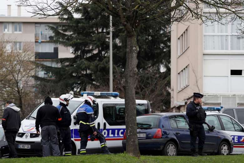 police officers investigate at the house of the suspect of an attack at paris 039 orly airport on march 18 2017 photo afp