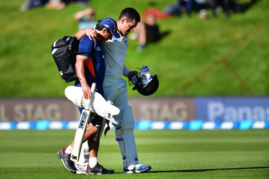new zealand 039 s ross taylor back is helped from the field injured during day two of the 1st international cricket test match between new zealand and south africa at the university oval in dunedin on march 9 2017 photo afp new zealand 039 s ross taylor back is helped from the field injured during day two of the 1st international cricket test match between new zealand and south africa at the university oval in dunedin on march 9 2017 photo afp