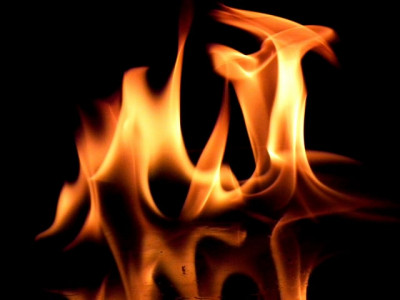 skin creams containing paraffin causing people to catch fire