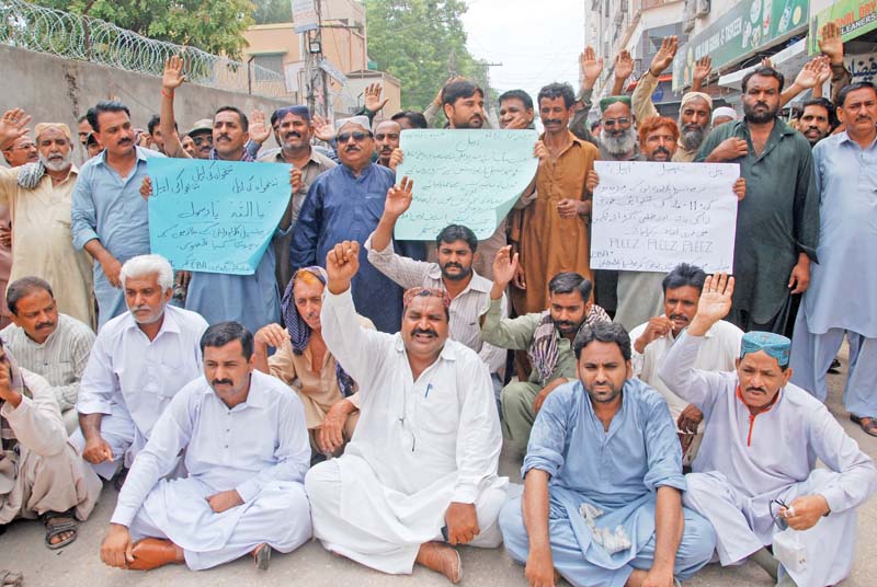 dera ghazi khan town employees protest non payment of salaries
