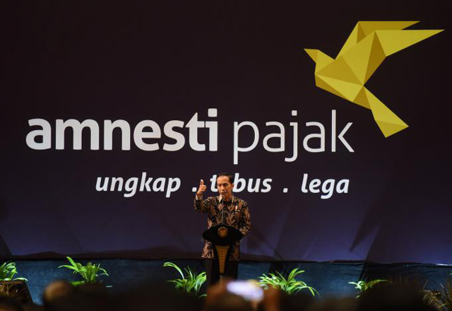 indonesian president joko widodo speaks about the tax amnesty program to members of the business community in jakarta indonesia february 28 2017 in this photo taken by antara foto photo reuters