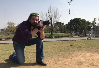 dutch photographer captures love and friendship on streets of islamabad dutch photographer captures love and friendship on streets of islamabad