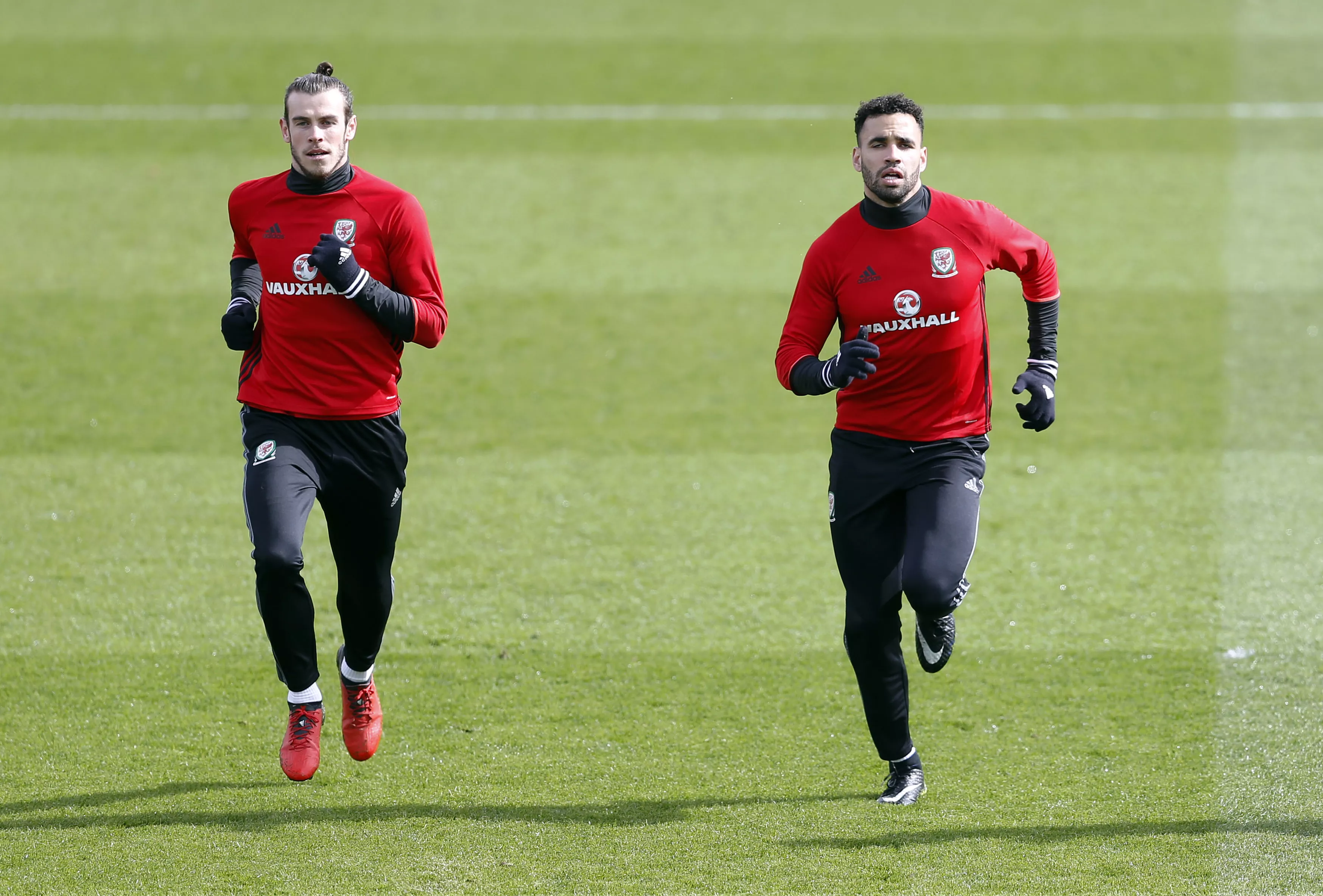wales 039 hal robson kanu r and gareth bale l during training photo reuters wales 039 hal robson kanu r and gareth bale l during training photo reuters