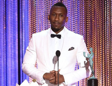 mahershala ali shares first image of baby girl bari