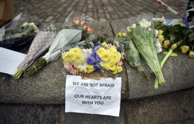 floral tributes are seen in westminster the day after an attack in london britain march 23 2017 photo reuters floral tributes are seen in westminster the day after an attack in london britain march 23 2017 photo reuters