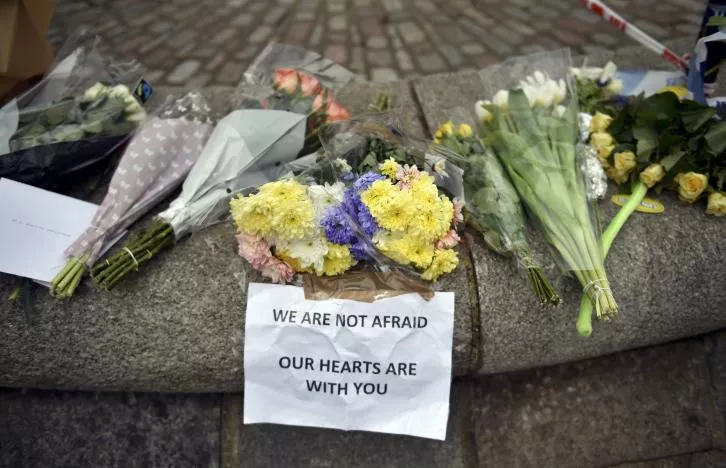 floral tributes are seen in westminster the day after an attack in london britain march 23 2017 photo reuters floral tributes are seen in westminster the day after an attack in london britain march 23 2017 photo reuters