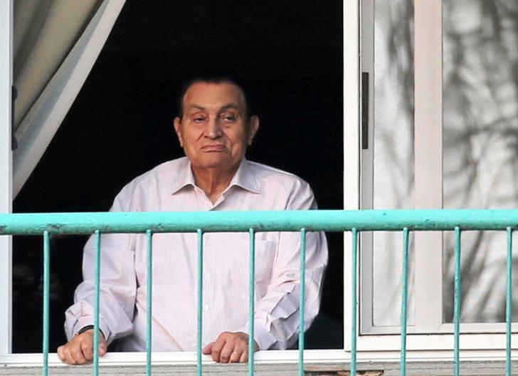 ousted egyptian president hosni mubarak looks towards his supporters outside the area where he is hospitalized during the celebrations of the 43rd anniversary of the 1973 arab israeli war at maadi military hospital on the outskirts of cairo egypt october 6 2016 photo reuters