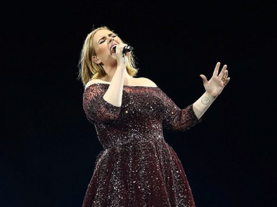 adele dedicates song to london terror attack victims at auckland concert