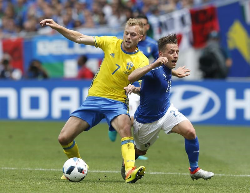 sweden 039 s sebastian larsson l and italy 039 s emanuele giaccherini r photo reuters