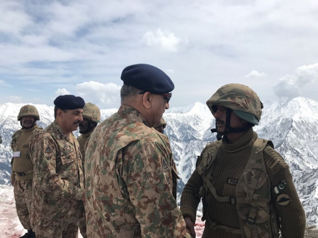 army chief general qamar bajwa meets troops at the line of control on friday photo ispr army chief general qamar bajwa meets troops at the line of control on friday photo ispr
