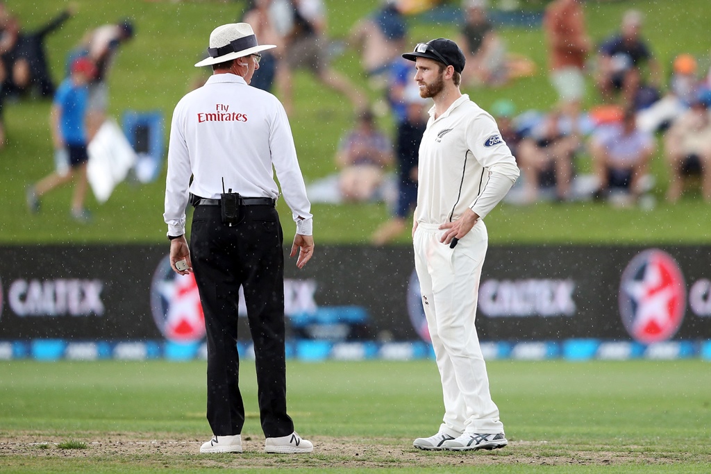 after new zealand 039 s first review blunder they over compensated by wasting two reviews on correctly called not out decisions which left them helpless to contest another decision for 51 overs when the second new ball became available photo afp