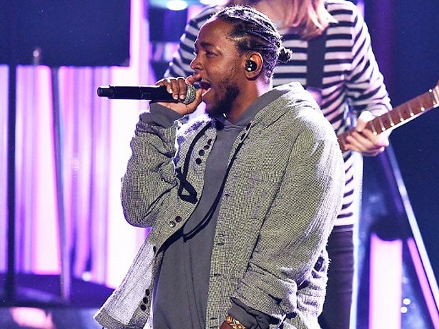 rapper kendrick lamar performs onstage during the american music awards at microsoft theater on november 20 2016 in los angeles afp file kevin winter