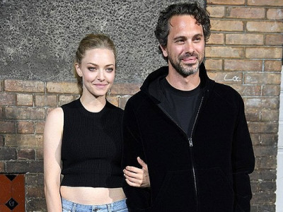 amanda seyfried welcomes first child with husband thomas sadoski amanda seyfried welcomes first child with husband thomas sadoski