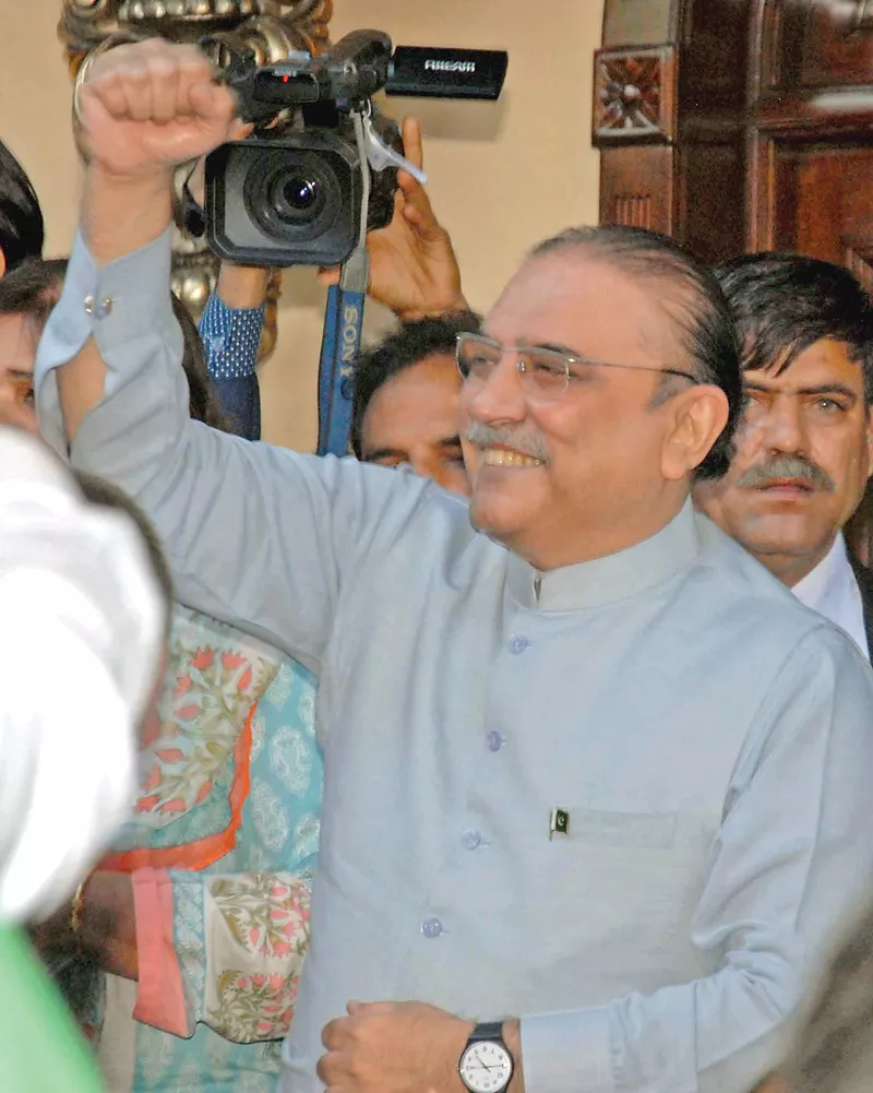 asif zardari addresses ppp activists in lahore photo shahbaz malik express asif zardari addresses ppp activists in lahore photo shahbaz malik express