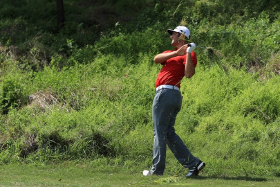 golfer blames slamming of toilet door for missing pivotal shot