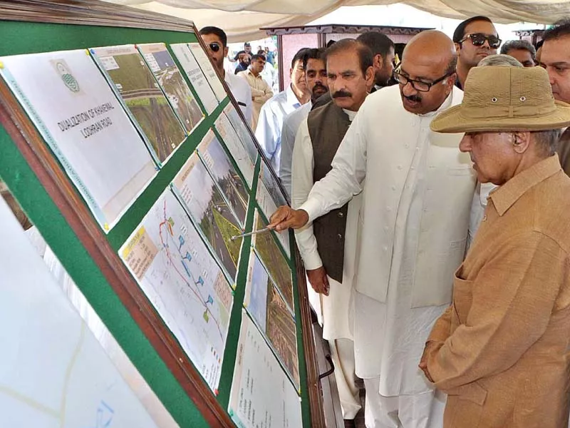 an officer briefs cm shehbaz on the lodhran khanewal road photo app an officer briefs cm shehbaz on the lodhran khanewal road photo app