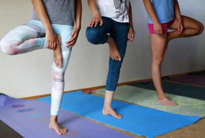 muslim women in india using yoga to break social barrier