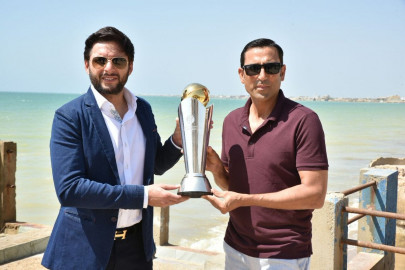 afridi younis unveil 2017 champions trophy at edhi centre