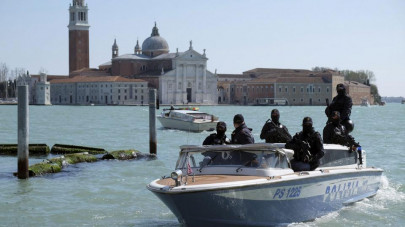 three arrested over suspected terror plot in venice