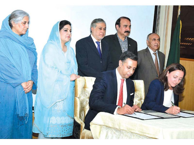 finance minister ishaq dar state minister for it anusha rehman and state minister for cadd tariq fazal chaudhry witness the signing of agreement for establishing computer labs in schools photo app finance minister ishaq dar state minister for it anusha rehman and state minister for cadd tariq fazal chaudhry witness the signing of agreement for establishing computer labs in schools photo app